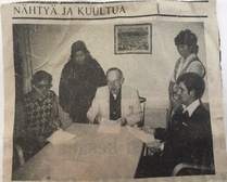 Maakauppojen allekirjoitustilaisuus. Hiihtoseurasta siht. Rahile Toivanen (toinen oik.) ja puh.joht. Markku Oksanen (oik.)